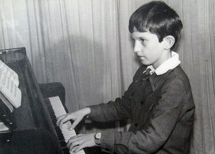 Фотографія Андрія Кузьменка з дошки пошани в музичній школі, 3 клас